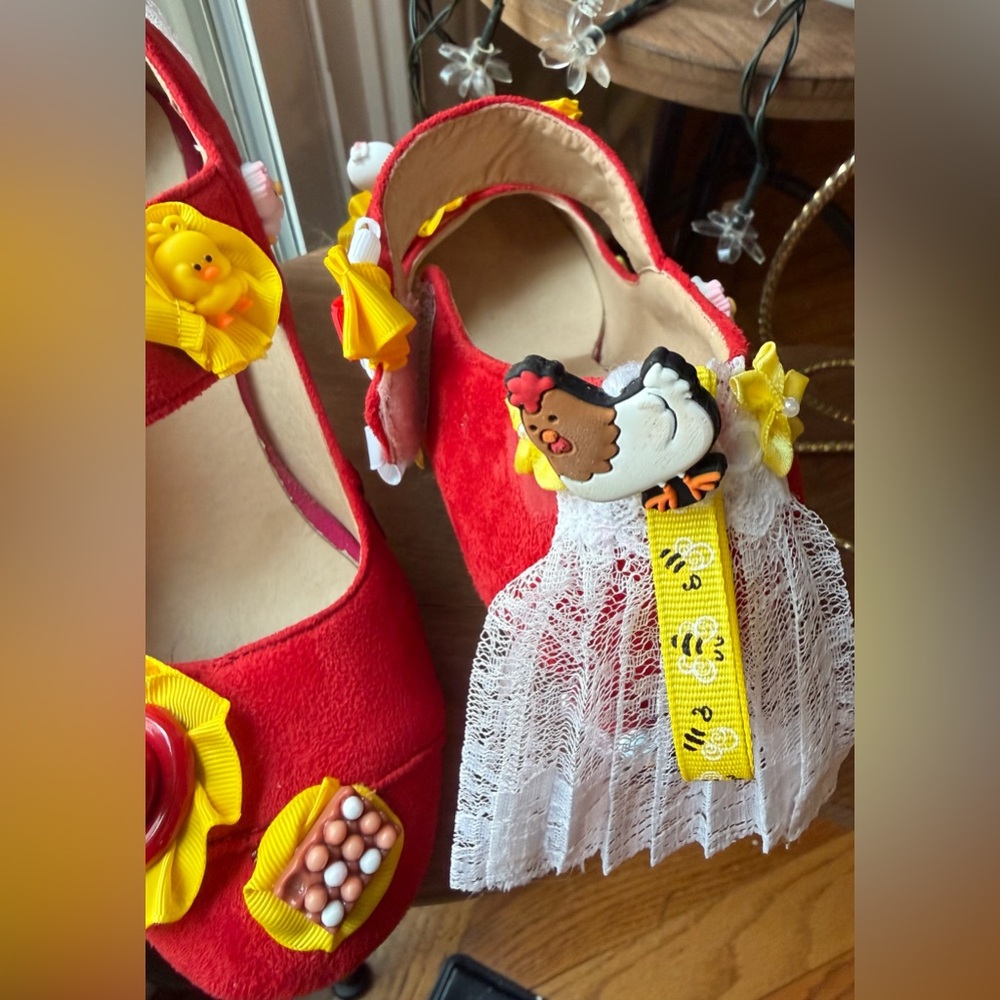 Custom OOAK Hand Embellished Mary Jane Statement Heels in Chicken Theme, size 9 - Picture 10 of 12